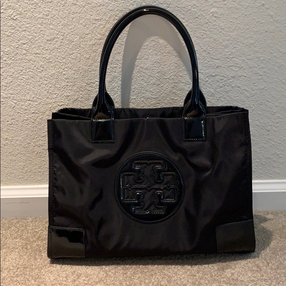 Shoulder carry Tory Burch tote